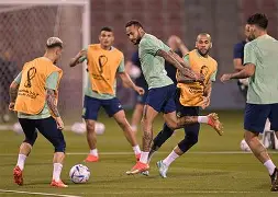 Uzi焦点对战，内马尔与70激战雄鹿分钟，比赛局势复杂胜负难料！