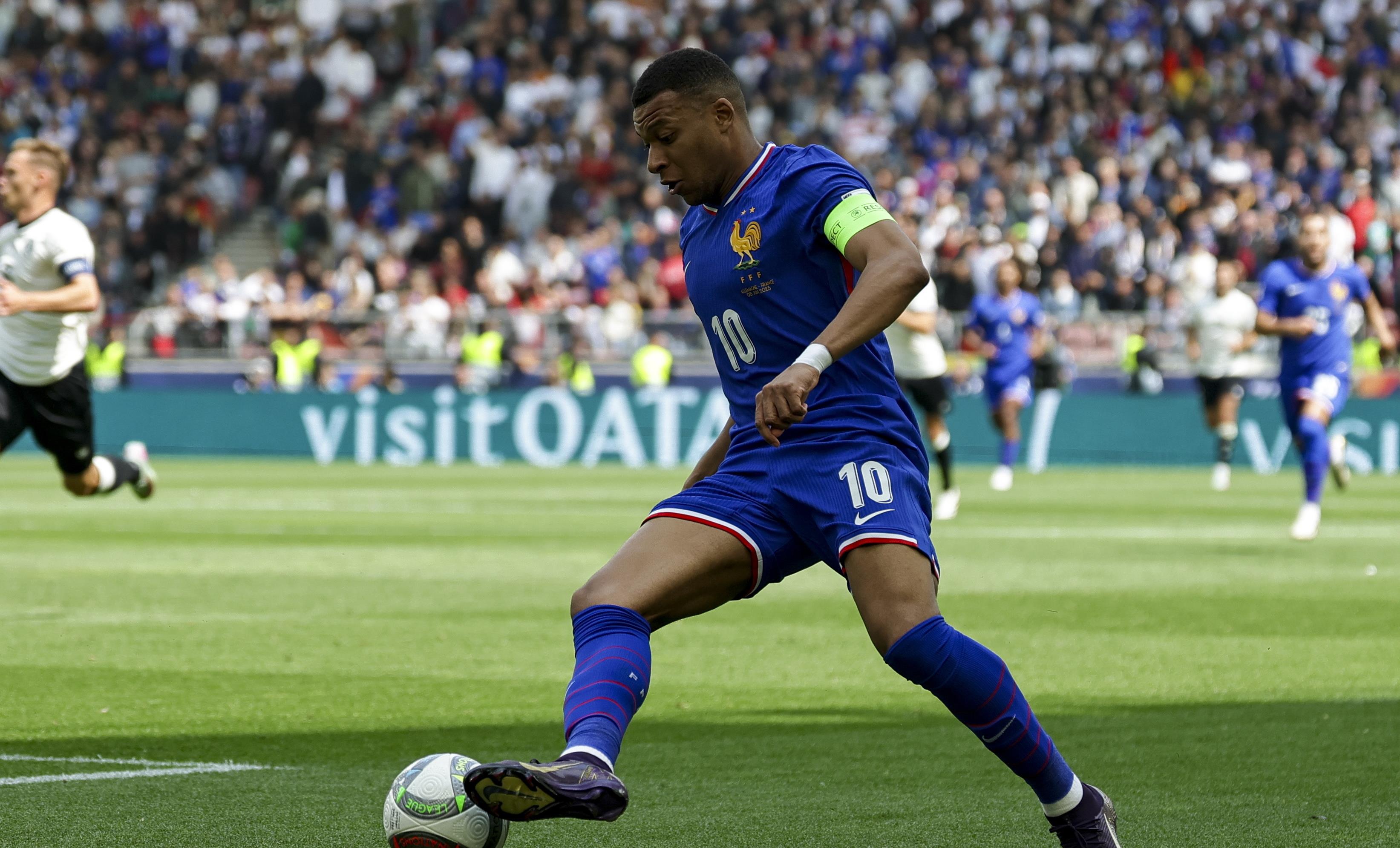 姆巴佩迎来十五赛季出色发挥,法国队观众热烈欢呼!